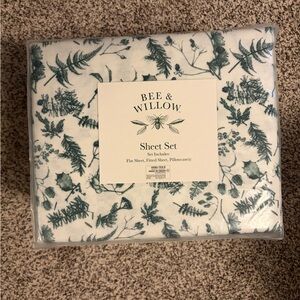 Bee & Willow Botanical flannel Sheet Set - White and Green